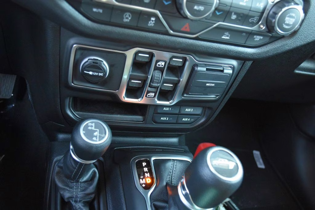 2026 Anvil Clearcoat Jeep Gladiator Sport S 4X4 Truck