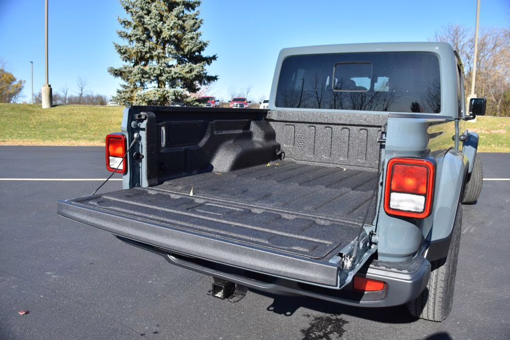 2026 Anvil Clearcoat Jeep Gladiator Sport S 4X4 Truck