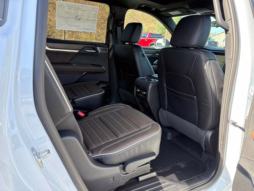 2026 Glacier White Tricoat GMC Acadia Denali Ultimate FWD SUV