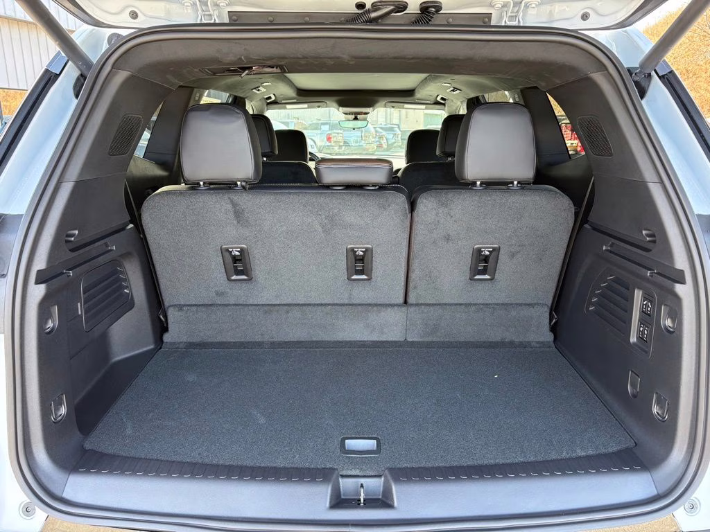 2026 Glacier White Tricoat GMC Acadia Denali Ultimate FWD SUV