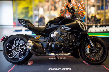 2023 Black Ducati Diavel V4