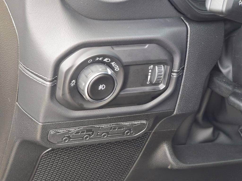 2026 Granite Crystal Metallic Clearcoat Jeep Wrangler Sahara 4X4 SUV