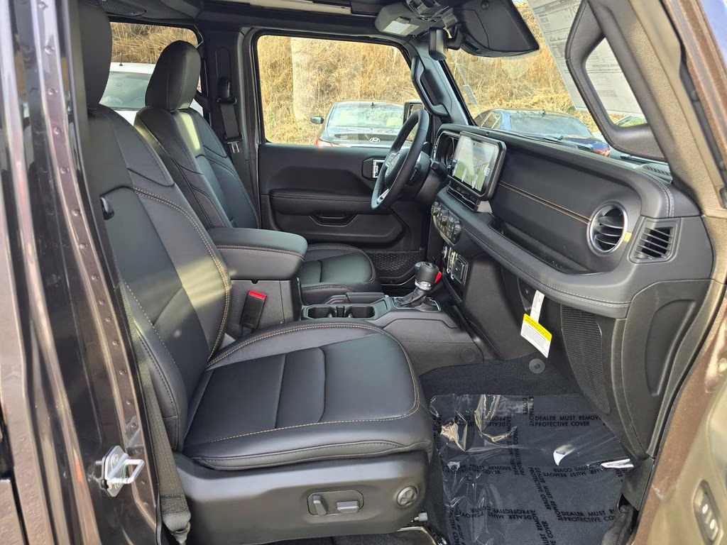 2026 Granite Crystal Metallic Clearcoat Jeep Wrangler Sahara 4X4 SUV