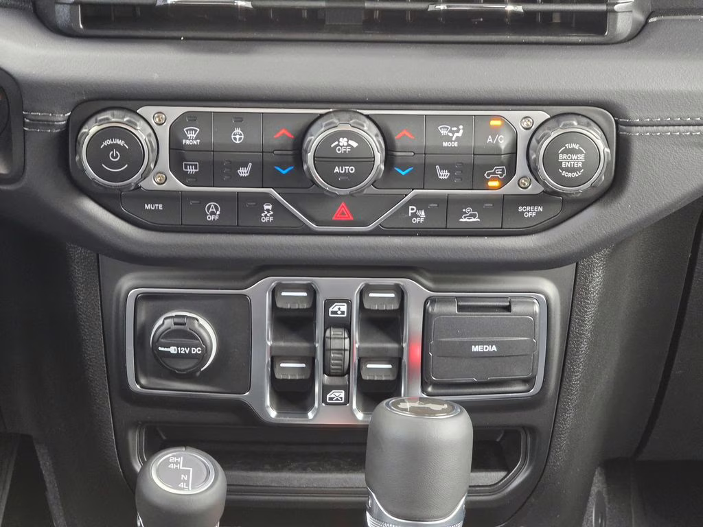 2026 Granite Crystal Metallic Clearcoat Jeep Wrangler Sahara 4X4 SUV