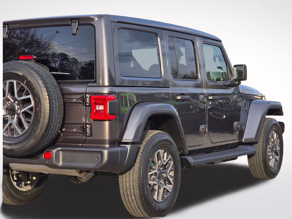 2026 Granite Crystal Metallic Clearcoat Jeep Wrangler Sahara 4X4 SUV