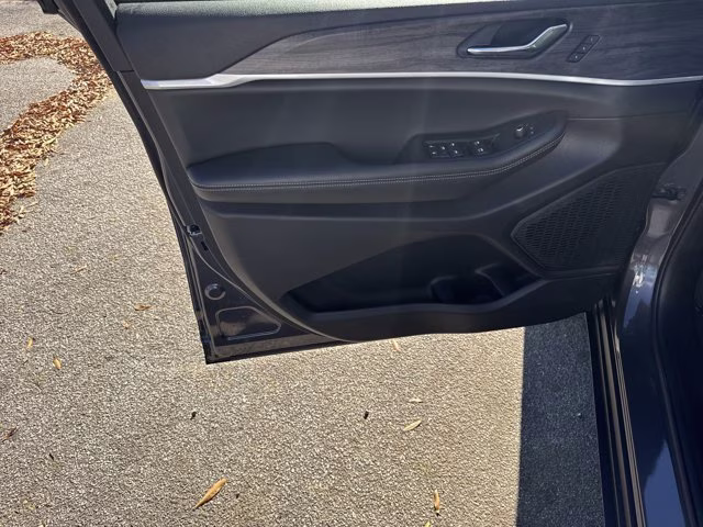 2025 Baltic Gray Metallic Clearcoat Jeep Grand Cherokee L Limited 4X4 SUV