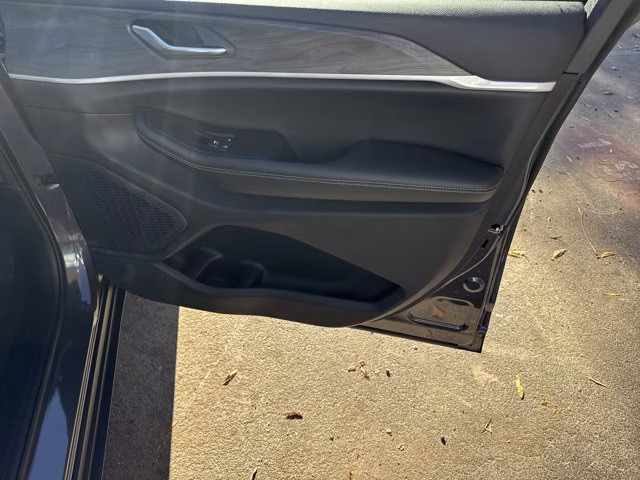 2025 Baltic Gray Metallic Clearcoat Jeep Grand Cherokee L Limited 4X4 SUV