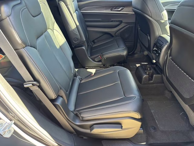 2025 Baltic Gray Metallic Clearcoat Jeep Grand Cherokee L Limited 4X4 SUV