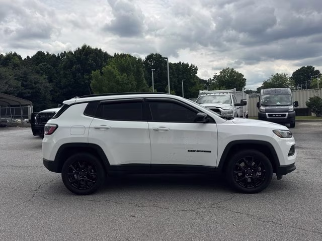 2026 Bright White Clearcoat Jeep Compass Latitude Altitude 4X4 SUV