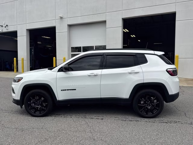 2026 Bright White Clearcoat Jeep Compass Latitude Altitude 4X4 SUV