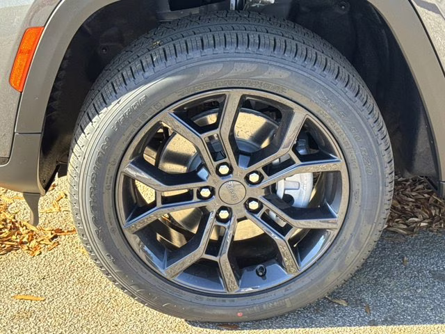 2025 Baltic Gray Metallic Clearcoat Jeep Grand Cherokee L Limited 4X4 SUV