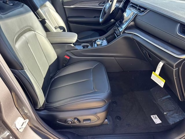 2025 Baltic Gray Metallic Clearcoat Jeep Grand Cherokee L Limited 4X4 SUV