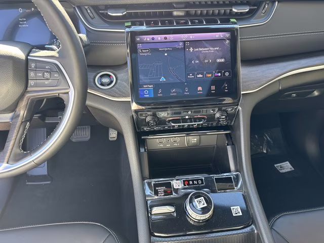 2025 Baltic Gray Metallic Clearcoat Jeep Grand Cherokee L Limited 4X4 SUV