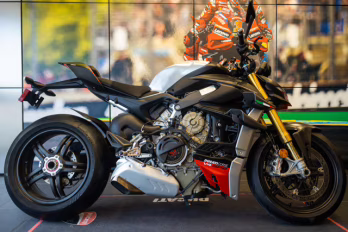 2025 Black Ducati Streetfighter V4 SP