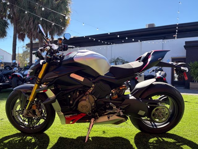 2025 BLACK Ducati Streetfighter V4 SP2