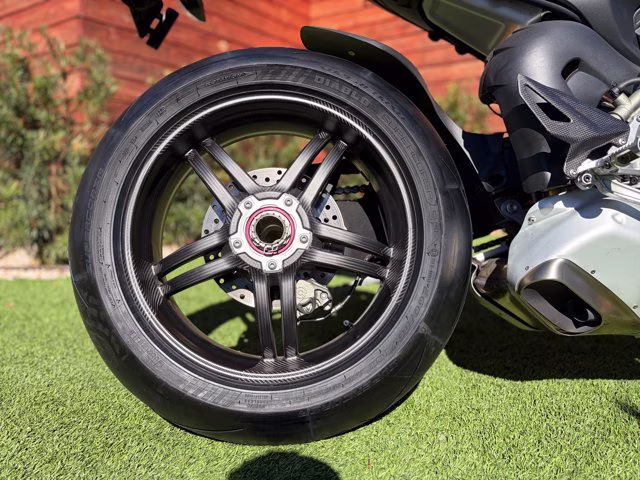2025 BLACK Ducati Streetfighter V4 SP2