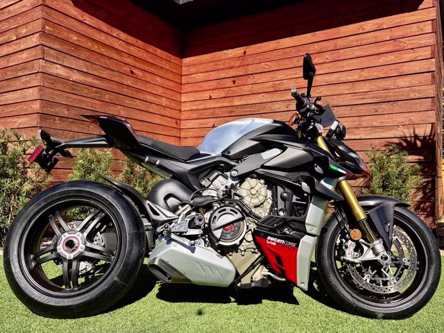 2025 BLACK Ducati Streetfighter V4 SP2