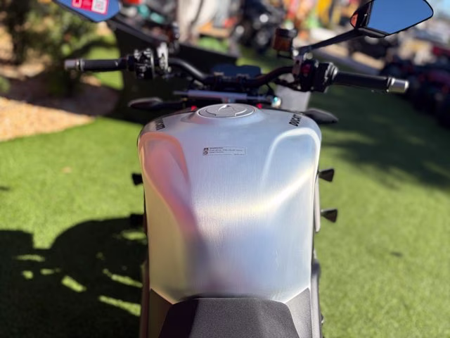 2025 BLACK Ducati Streetfighter V4 SP2