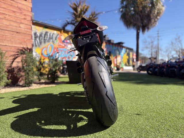 2025 BLACK Ducati Streetfighter V4 SP2