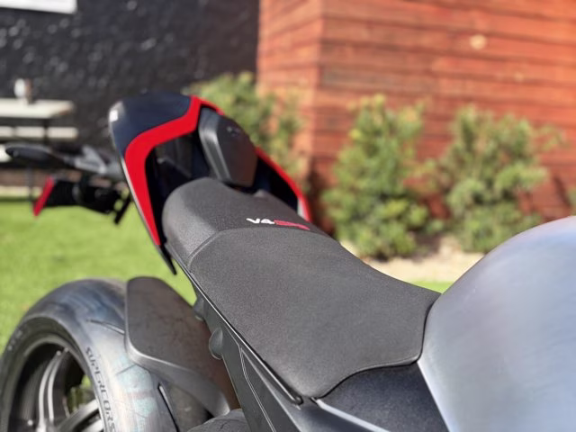 2025 BLACK Ducati Streetfighter V4 SP2