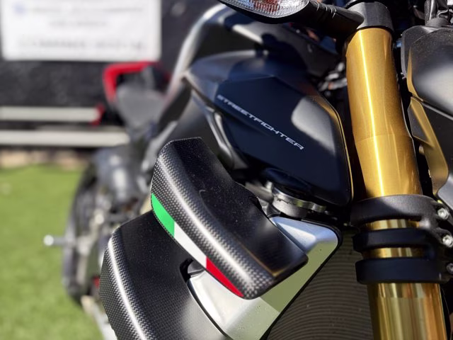 2025 BLACK Ducati Streetfighter V4 SP2