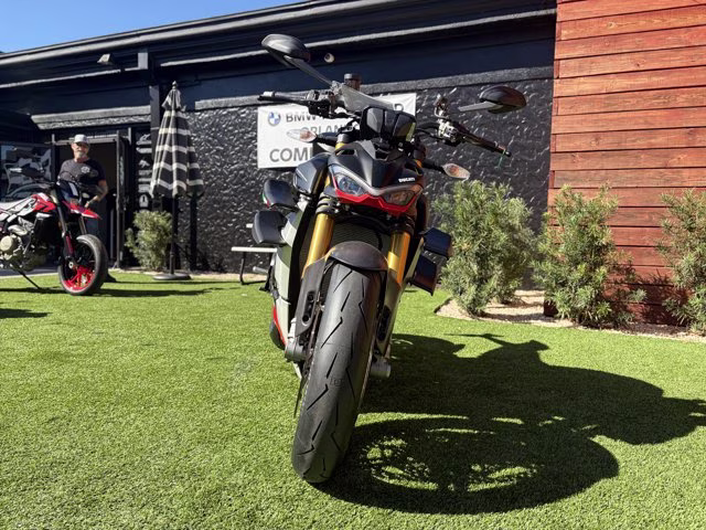 2025 BLACK Ducati Streetfighter V4 SP2
