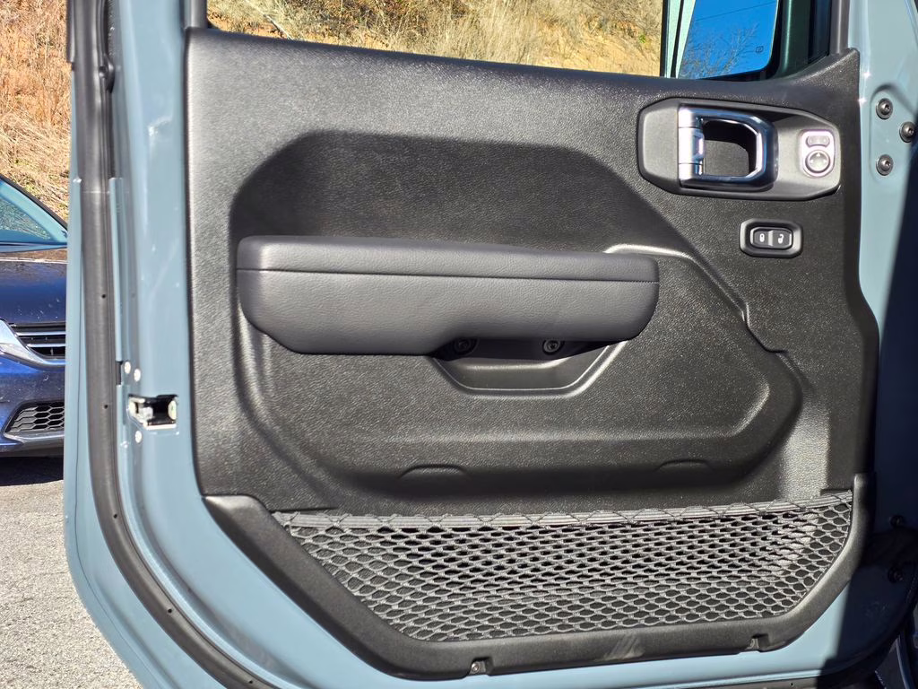 2026 Anvil Clearcoat Jeep Gladiator Willys 4X4 Truck