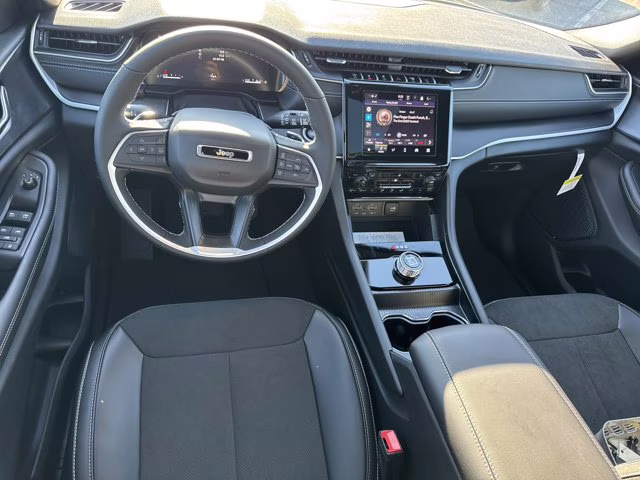 2025 Diamond Black Crystal Pearlcoat Jeep Grand Cherokee L Altitude X RWD SUV