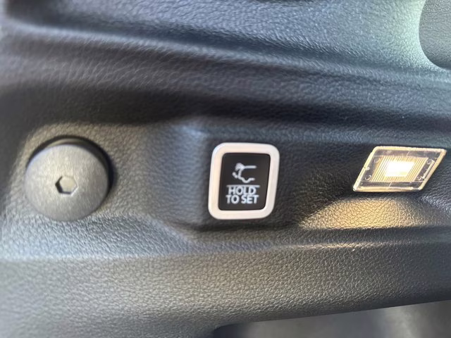 2025 Diamond Black Crystal Pearlcoat Jeep Grand Cherokee L Altitude X RWD SUV