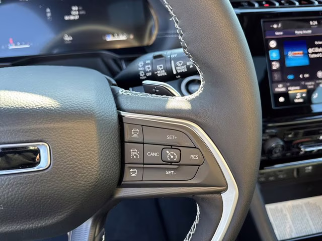 2025 Diamond Black Crystal Pearlcoat Jeep Grand Cherokee L Altitude X RWD SUV