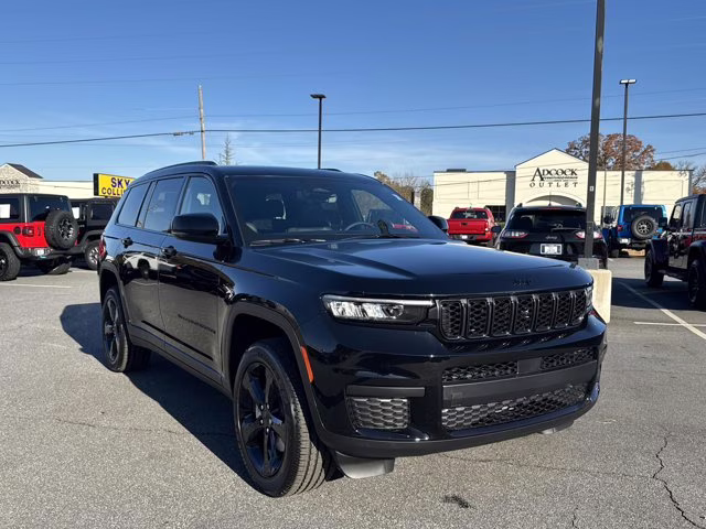 2025 Diamond Black Crystal Pearlcoat Jeep Grand Cherokee L Altitude X RWD SUV