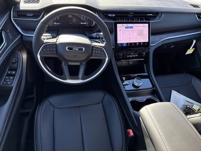 2025 Diamond Black Crystal Pearlcoat Jeep Grand Cherokee L Limited 4X4 SUV