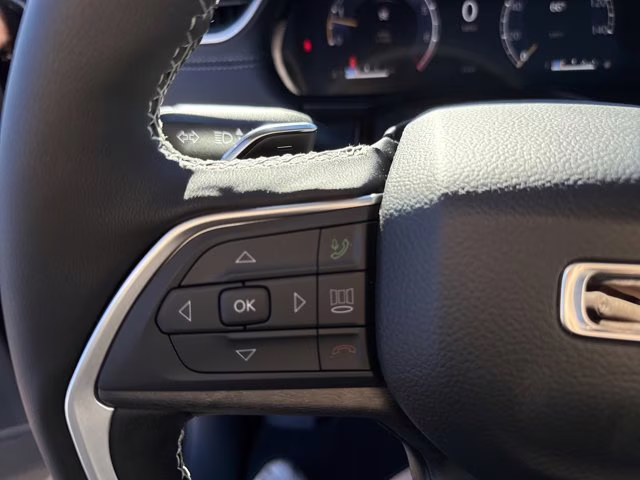 2025 Diamond Black Crystal Pearlcoat Jeep Grand Cherokee L Limited 4X4 SUV