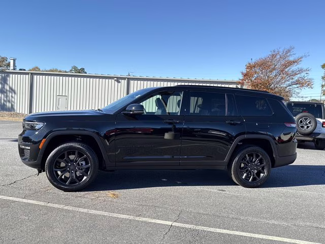 2025 Diamond Black Crystal Pearlcoat Jeep Grand Cherokee L Limited 4X4 SUV