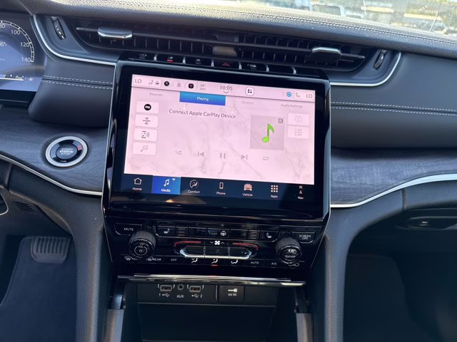 2025 Diamond Black Crystal Pearlcoat Jeep Grand Cherokee L Limited 4X4 SUV