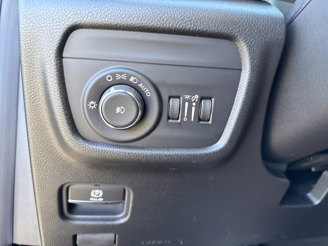 2025 Diamond Black Crystal Pearlcoat Jeep Grand Cherokee L Limited 4X4 SUV