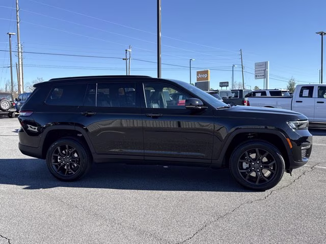 2025 Diamond Black Crystal Pearlcoat Jeep Grand Cherokee L Limited 4X4 SUV