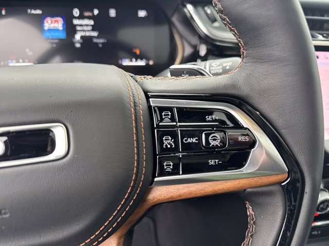 2025 Bright White Clearcoat Jeep Grand Cherokee Summit Reserve 4X4 SUV