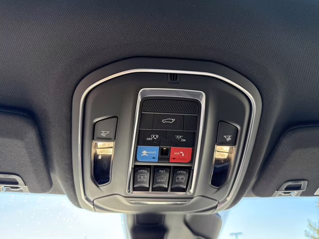 2025 Diamond Black Crystal Pearlcoat Jeep Grand Cherokee L Limited 4X4 SUV