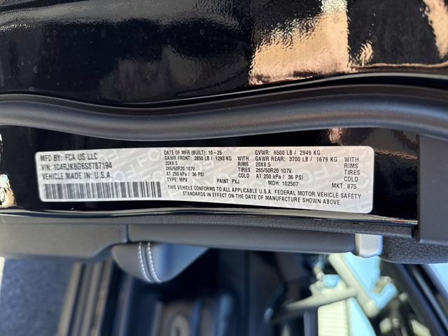 2025 Diamond Black Crystal Pearlcoat Jeep Grand Cherokee L Limited 4X4 SUV