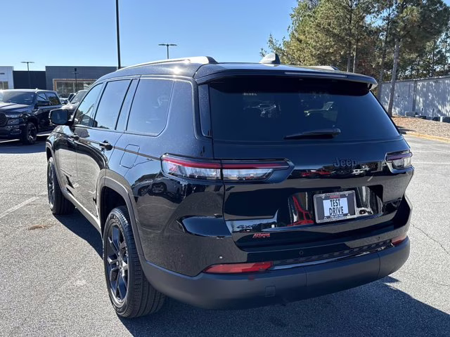 2025 Diamond Black Crystal Pearlcoat Jeep Grand Cherokee L Limited 4X4 SUV
