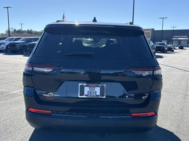 2025 Diamond Black Crystal Pearlcoat Jeep Grand Cherokee L Limited 4X4 SUV