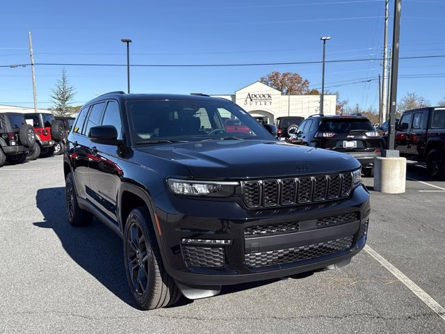 2025 Diamond Black Crystal Pearlcoat Jeep Grand Cherokee L Limited 4X4 SUV