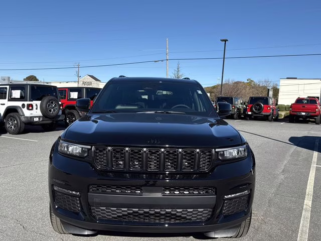 2025 Diamond Black Crystal Pearlcoat Jeep Grand Cherokee L Limited 4X4 SUV