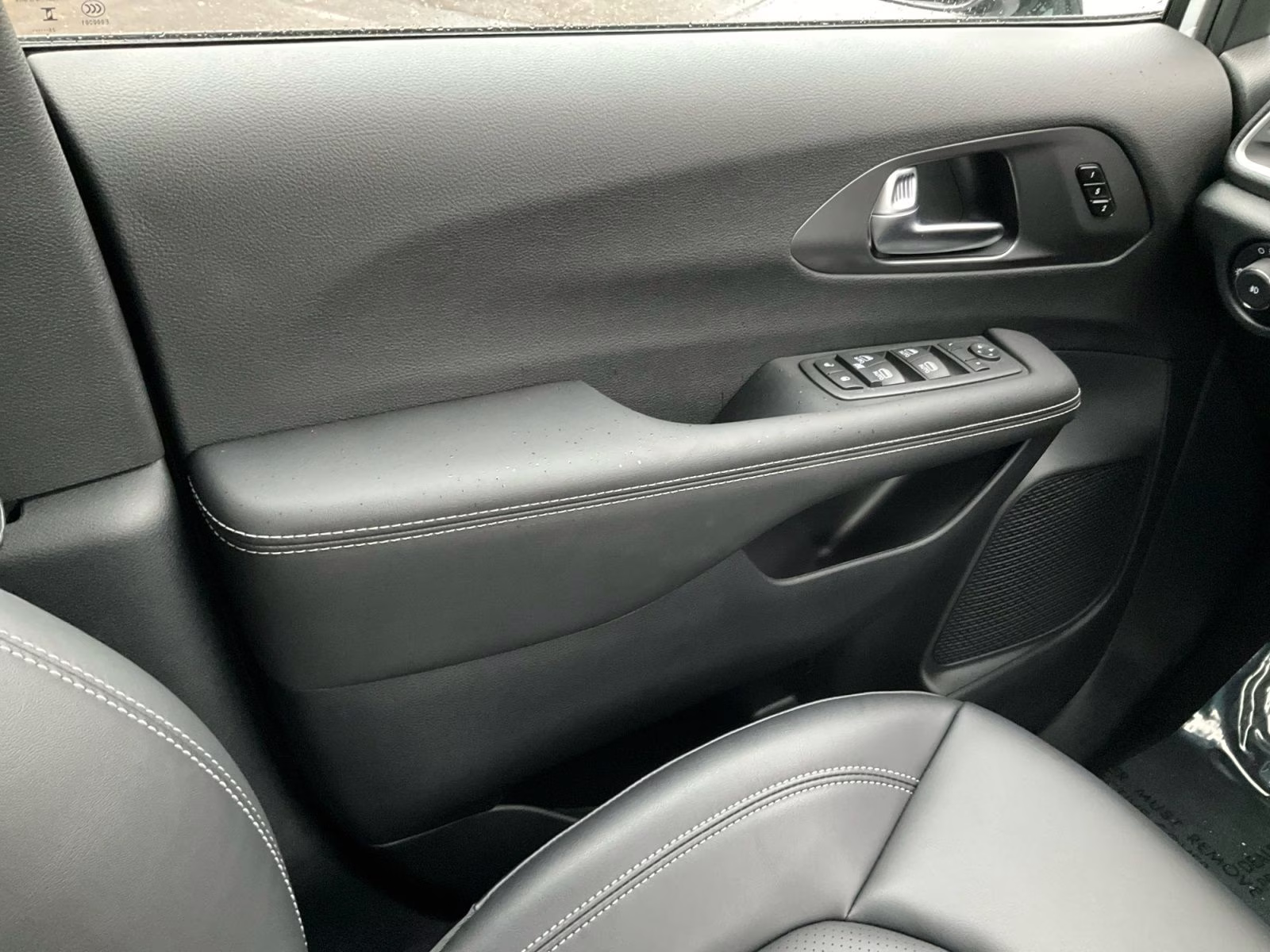 2026 Bright White Clearcoat Chrysler Pacifica Select AWD Van