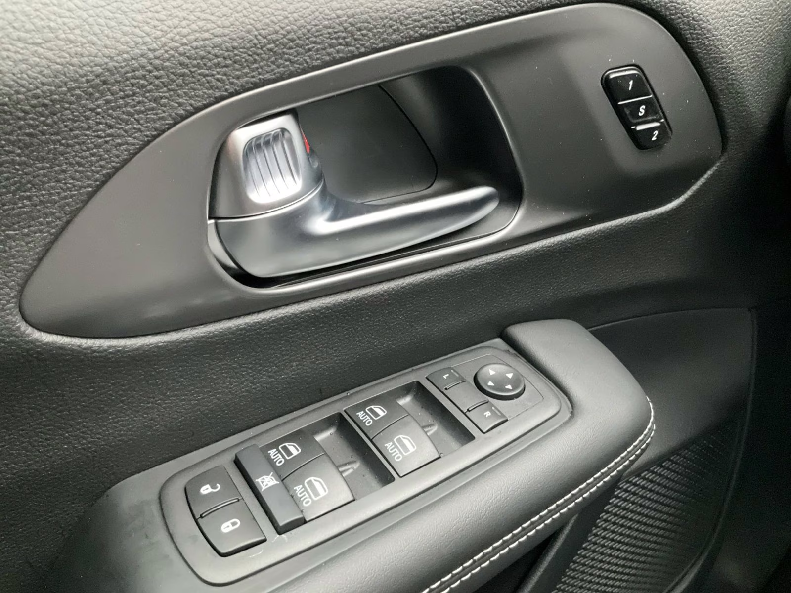 2026 Bright White Clearcoat Chrysler Pacifica Select AWD Van