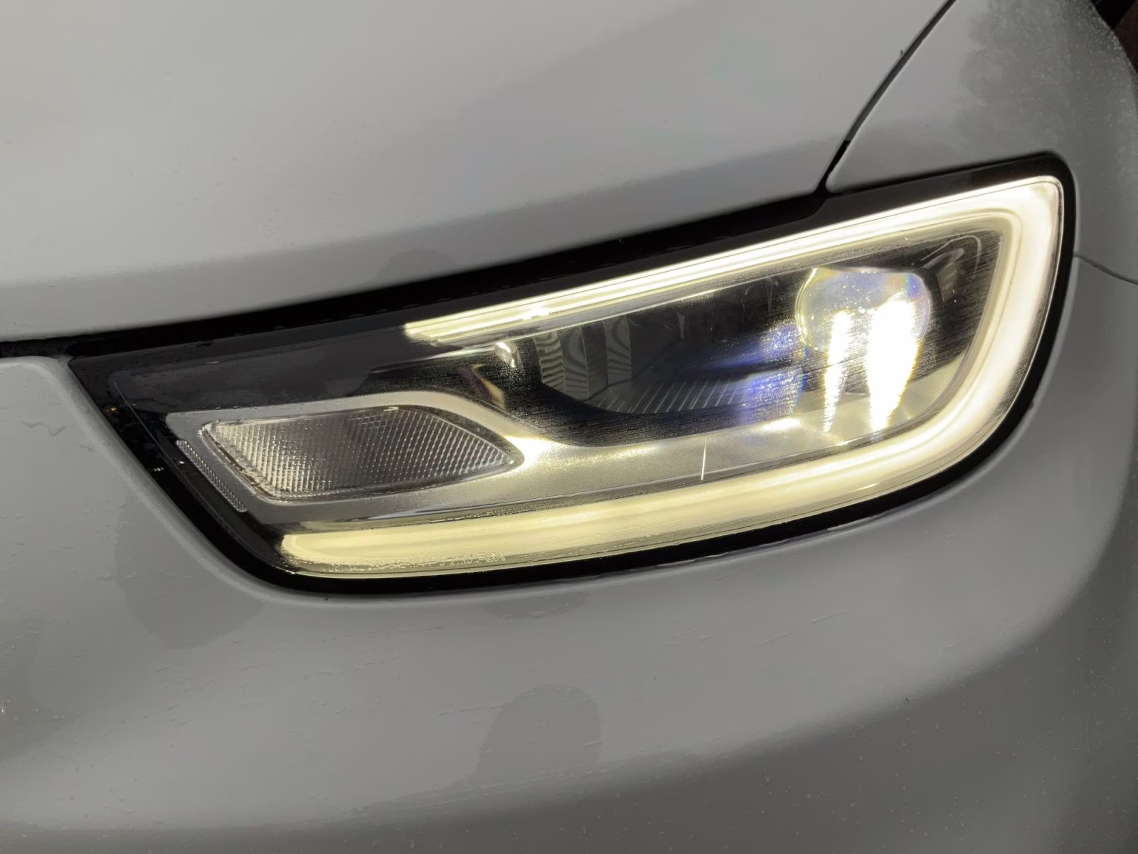 2026 Bright White Clearcoat Chrysler Pacifica Select AWD Van