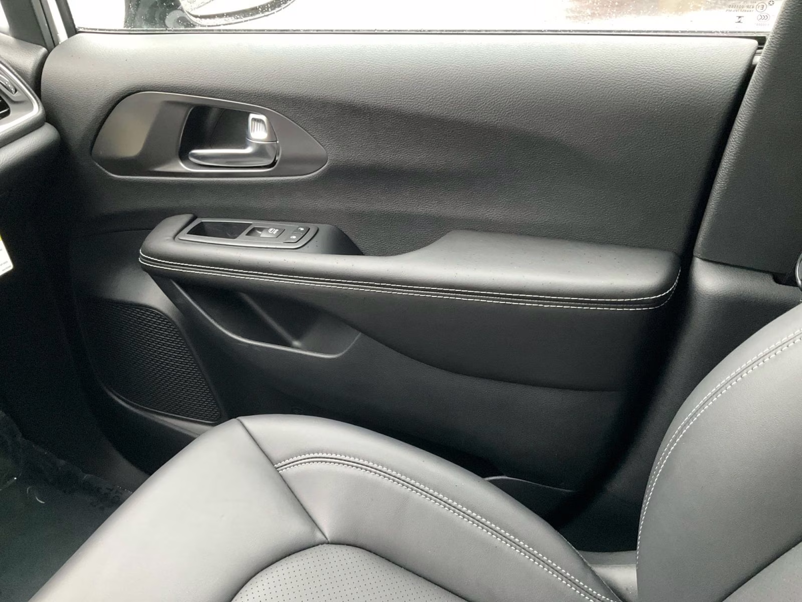 2026 Bright White Clearcoat Chrysler Pacifica Select AWD Van