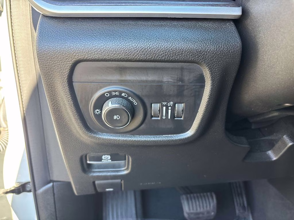 2022 Bright White Clearcoat Jeep Grand Cherokee Limited 4X4 SUV