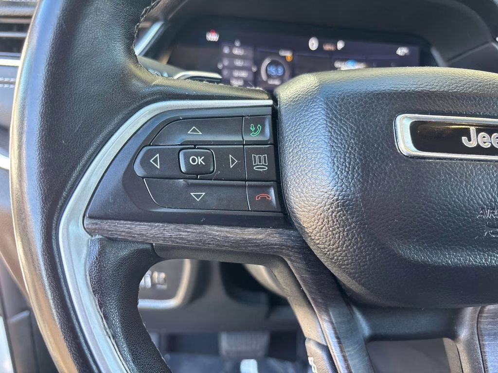2022 Bright White Clearcoat Jeep Grand Cherokee Limited 4X4 SUV
